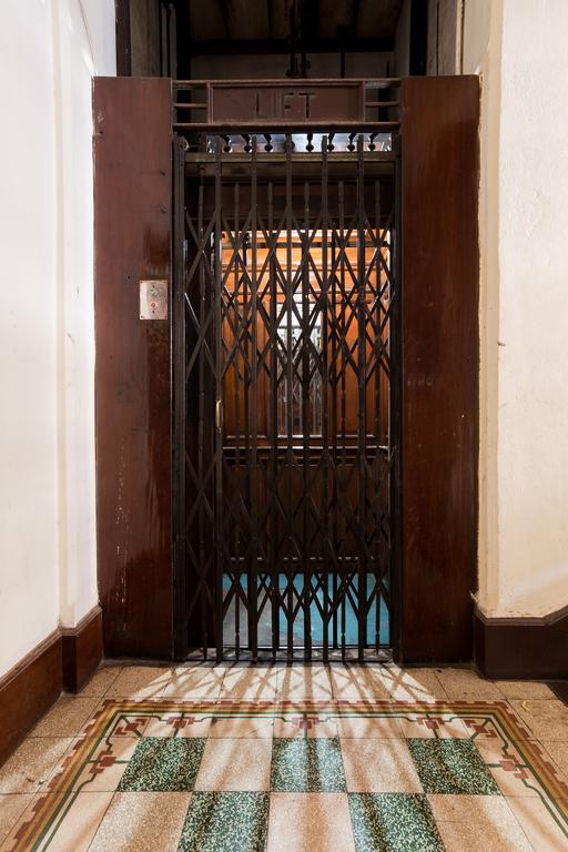 Bentleys Hotel Mumbai Exterior foto